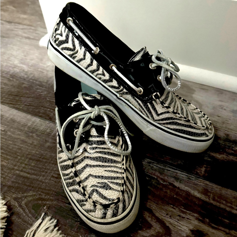 SPERRY Zebra pattern.